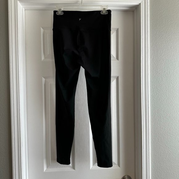 Black Old Navy Active Go Dry Leggings - Like New - Picture 3 of 3
